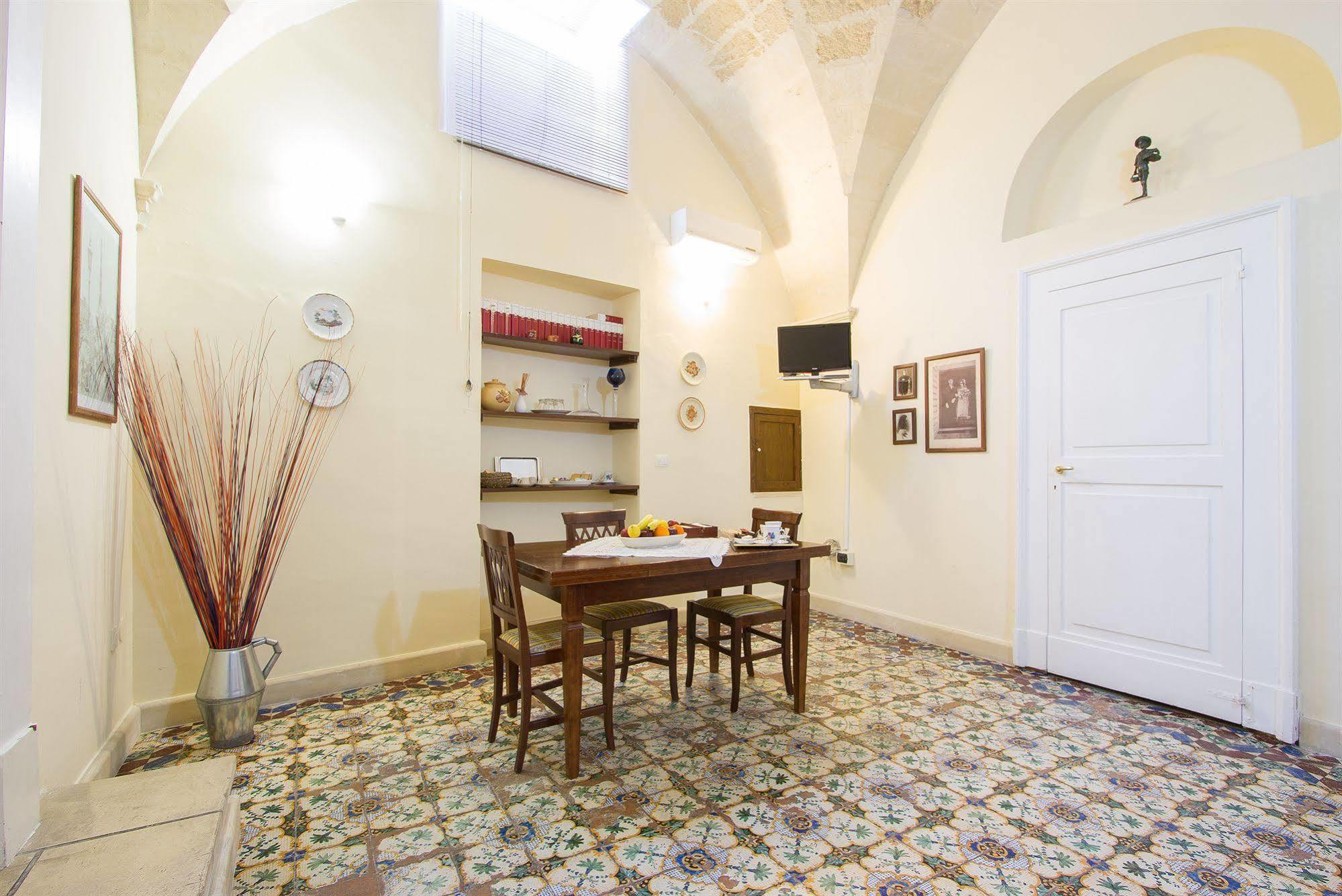 B&B Casa Li Santi Lecce Exterior foto